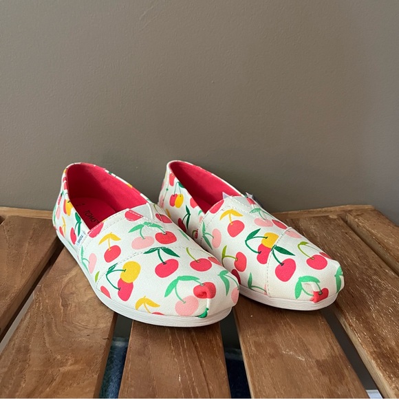 Toms Alpargata women’s natural cherry print shoes, size 7.5, comfort foam NWT - Picture 8 of 8